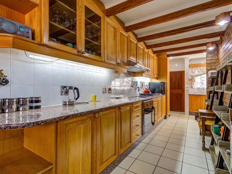 QUALITY 4/5 BEDROOMED HOME IN SECURE BOOMED AREA - Photo 9