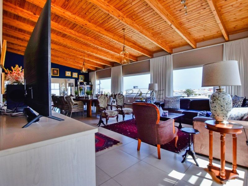 Mile 4 Ext 1, Swakopmund:  9 Bedr Versatile Property is for Sale - Photo 6