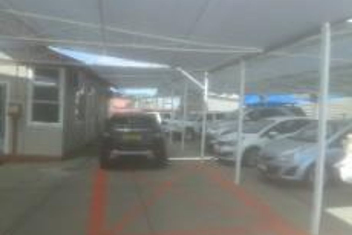 BUSINESS ZONED PREMISES FOR SALE  - Windhoek North - Photo 2