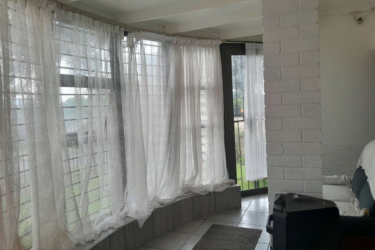 Neat and Spacious Modern Family Home - Photo 4