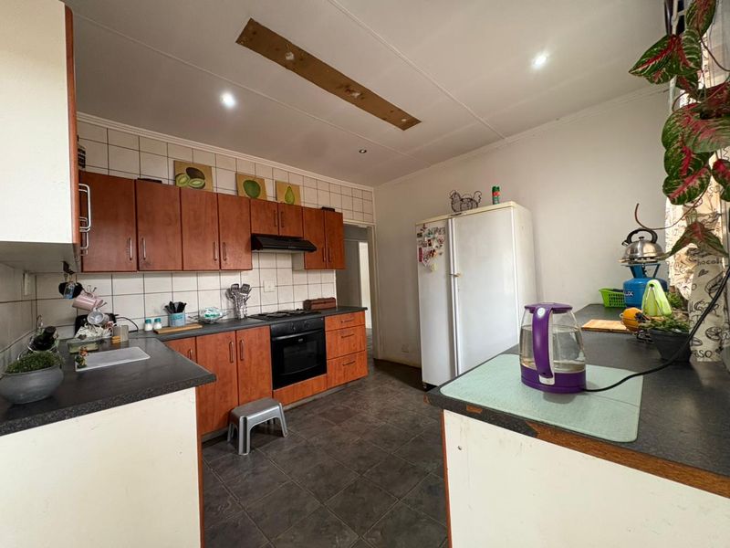 Spacious Property with Exceptional Income Potential - Photo 10