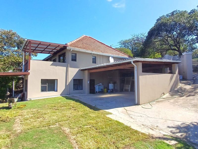 Tranqual family home with uninterupted views toward Nahoon Beach - Photo 2