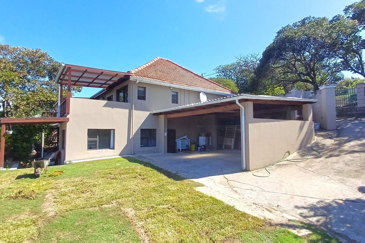 Tranqual family home with uninterupted views toward Nahoon Beach - Photo 2