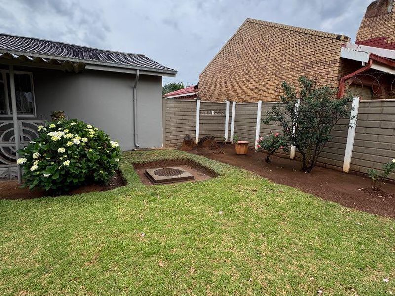 "Ideal Family Haven Near Schools & Shops - Don't Miss Out!" - Photo 4