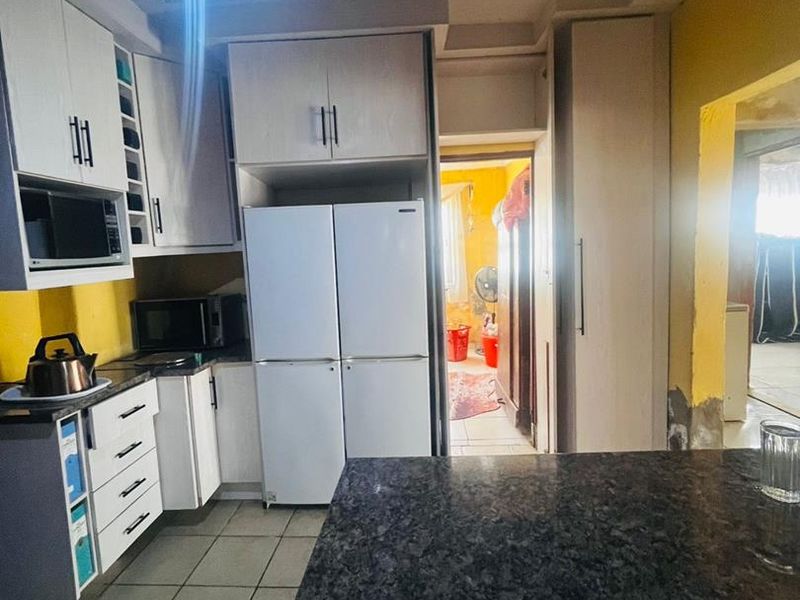 5 Bedroom House for Sale in Madadeni, Section R, KwaZulu-Natal - Photo 10