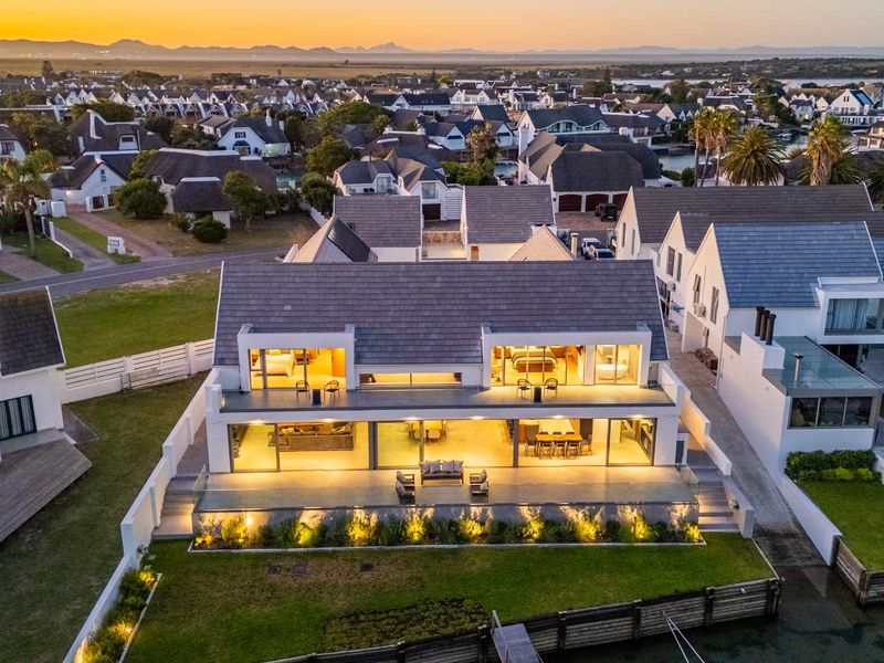 Off-Grid Luxury on the Canals – Includes Boat, Kayaks & More - Photo 3