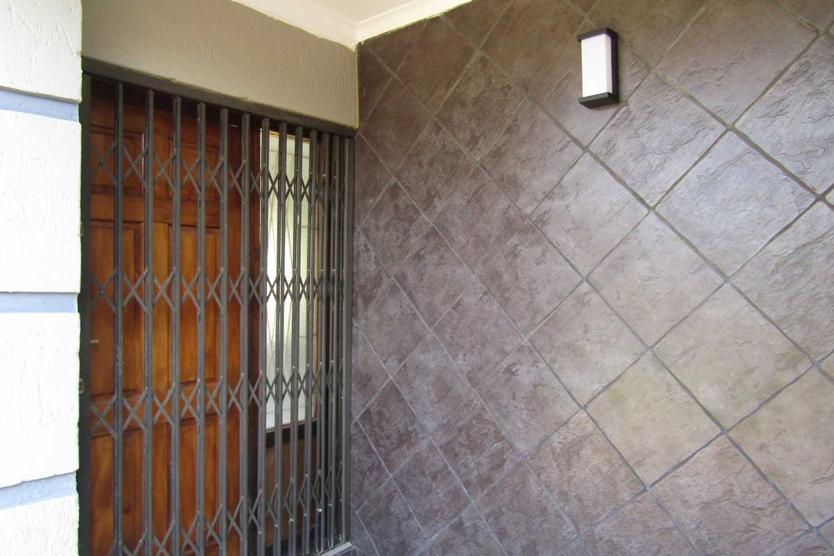 Newly renovated Home with Flat Let - Photo 5