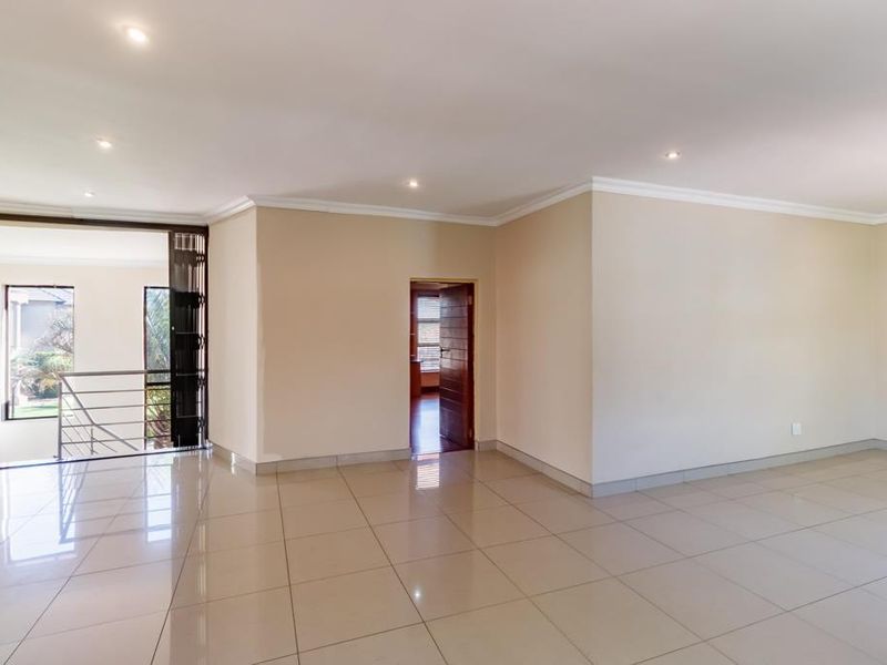5 Bedroom Family Home to Rent in Valley View Estate, Centurion - Photo 8