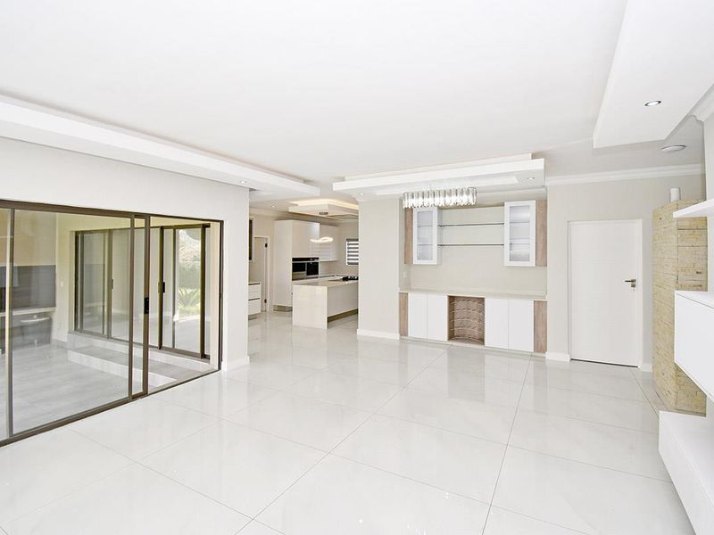 4 Bedroom Home To Rent in Midlands Estate,Midstream - Photo 7