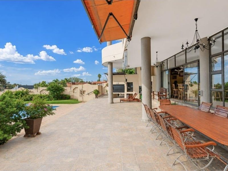 A Masterpiece of Luxury, Prestige Family Living in Bedfordview - Photo 6