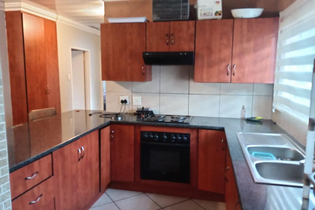 3 Bedroom Townhouse For Sale in Winternest Akasia - Photo 5