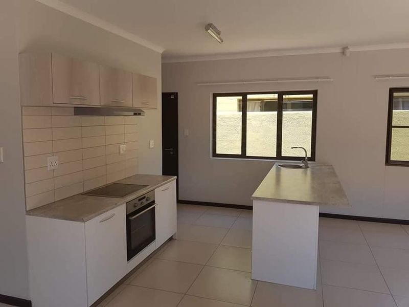 🏡 **Tuscan Elegance Awaits You in Camelthorn Estate!** 🌿 - Photo 3