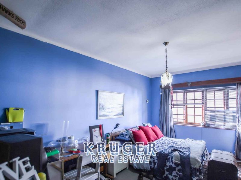 3-BEDROOM HOME WITH 2-BEDROOM FLAT - Photo 10