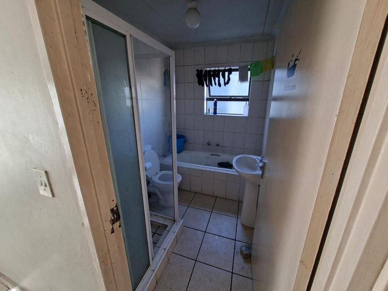 Secure 2-Bedroom Apartment in a Popular Bellville Security Complex - Photo 5