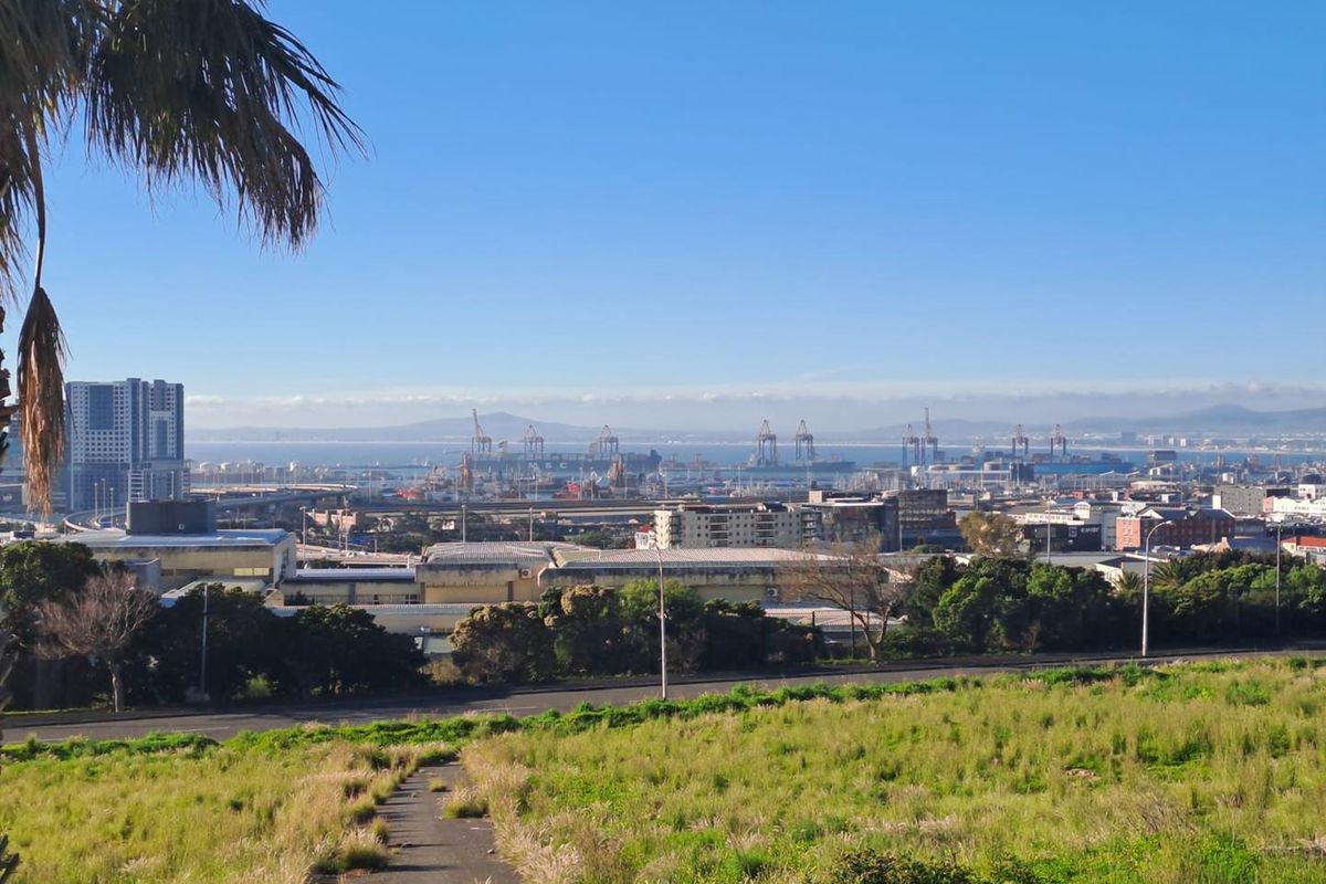 Panoramic City Views | Stylishly Renovated Home with Incredible 70m2 Bonus Storage - Photo 2
