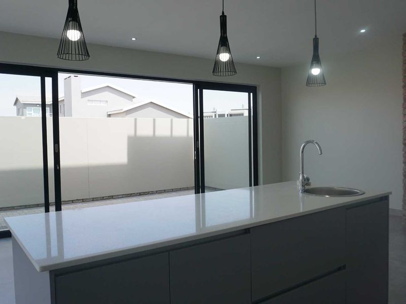 SUPERB DOUBLE STOREY TOWNHOUSE IN KRAMERSDORP - Photo 5