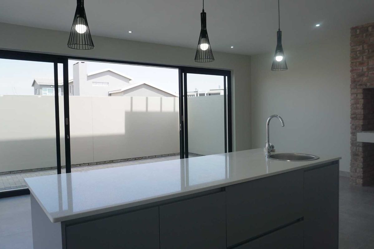 SUPERB DOUBLE STOREY TOWNHOUSE IN KRAMERSDORP - Photo 5