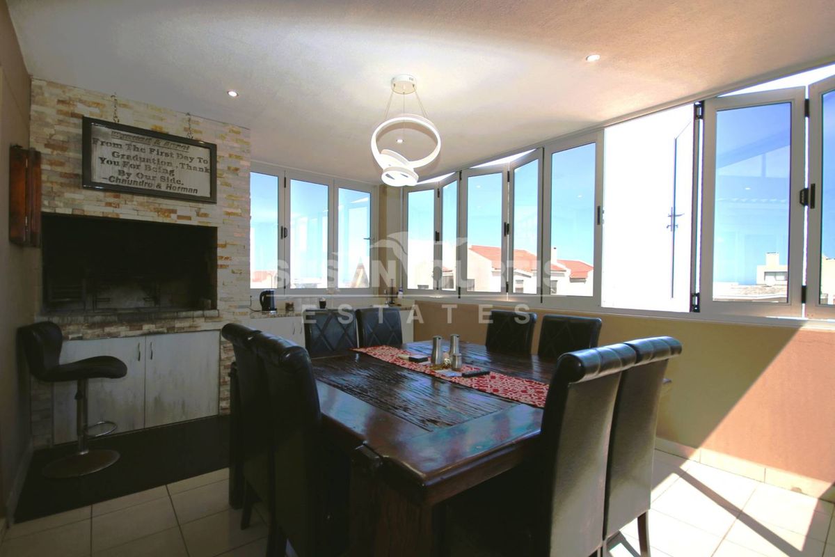 4 Bedroom Townhouse - Photo 3