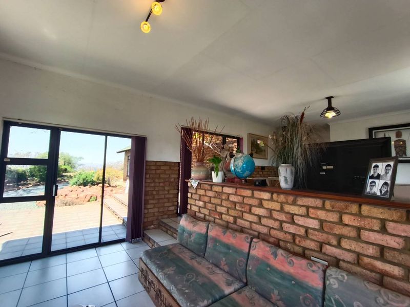 Magnificent unparalleled views meet effortless luxury living - Photo 6