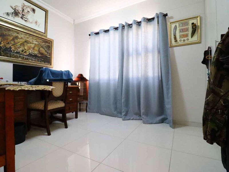 3 Bedroom Ocean View Family Home with Generator, Aircons, Fireplace, Laminated Floors & Excellent Security for sale in Swakopmund Namibia - Photo 7