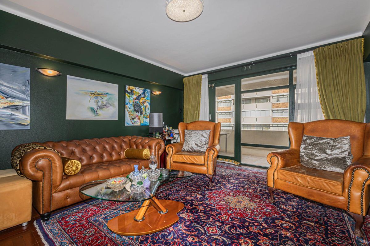 Spacious 4th floor corner apartment with prime location - Photo 4