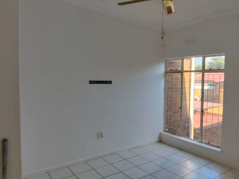 2 Bedroom townhouse for sale - Photo 5