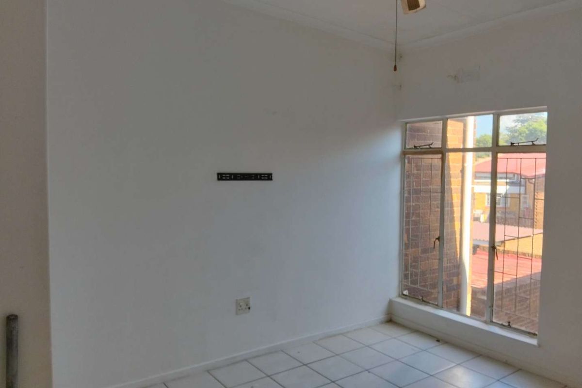 2 Bedroom townhouse for sale - Photo 5