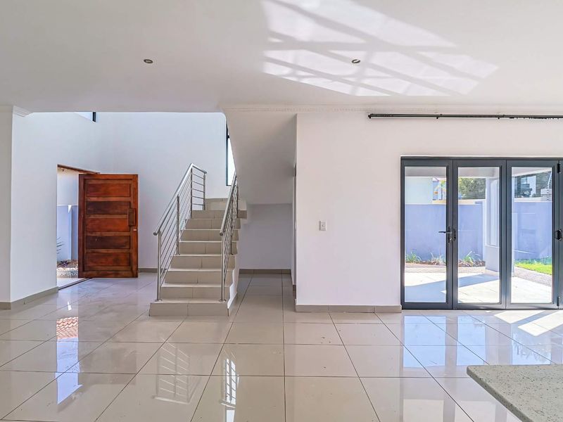 Elegant Home in Sought-After Melodie Estate. - Photo 10