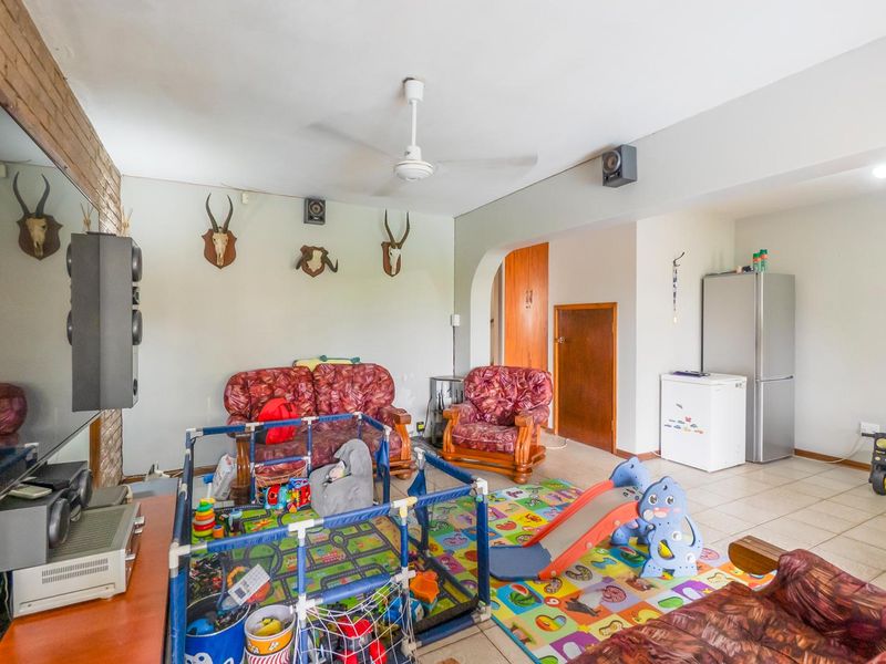 Pet friendly duplex - Photo 5