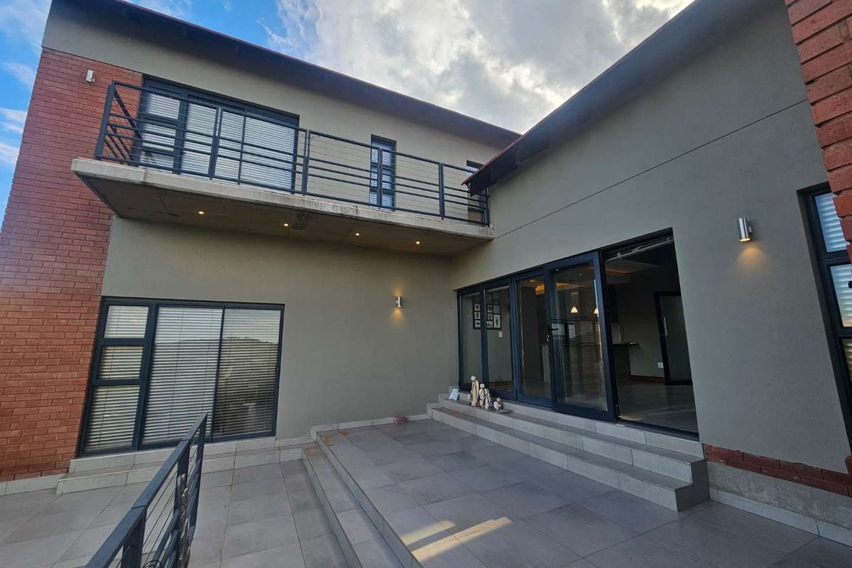 Luxury Meets Nature – Free-Standing 3 Bedroom Corner Home in Wild Olive - Photo 3