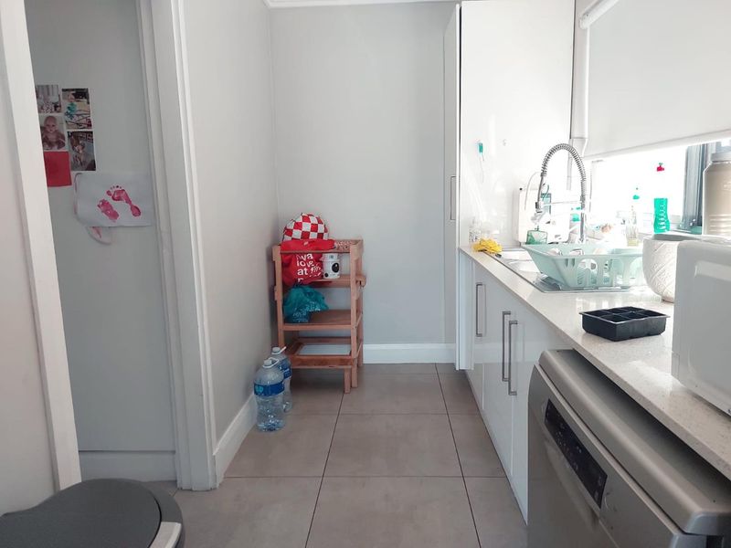 Beautiful Home For Rental in Palm Lakes Estate - Photo 4