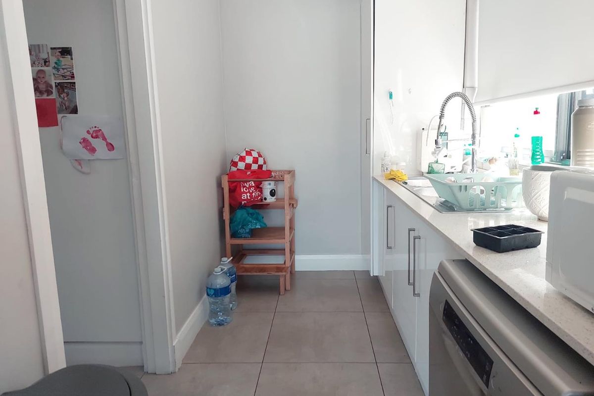 Beautiful Home For Rental in Palm Lakes Estate - Photo 4