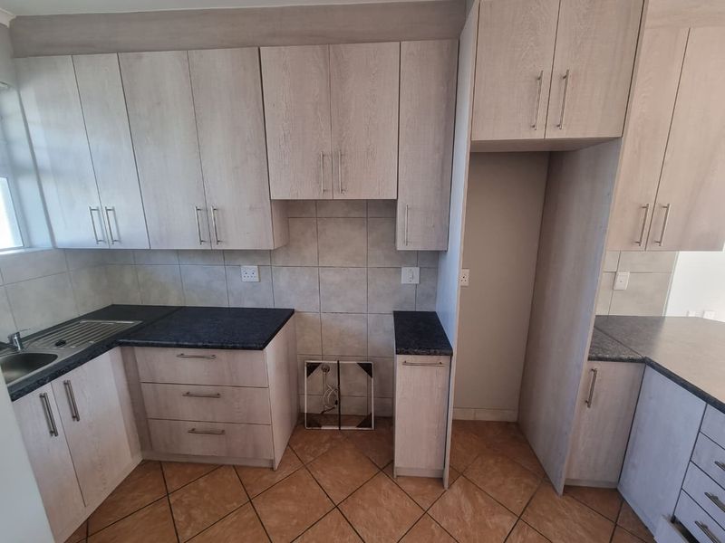 Bachelor Apartment for Rent in Boston, Belville - Photo 2