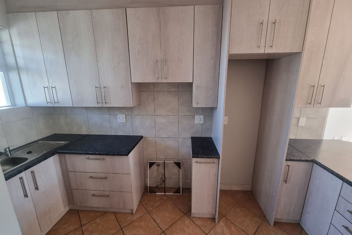 Bachelor Apartment for Rent in Boston, Belville - Photo 2