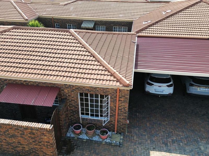 Modern Face Brick Simplex in Prime Allen's Nek Location - Photo 1