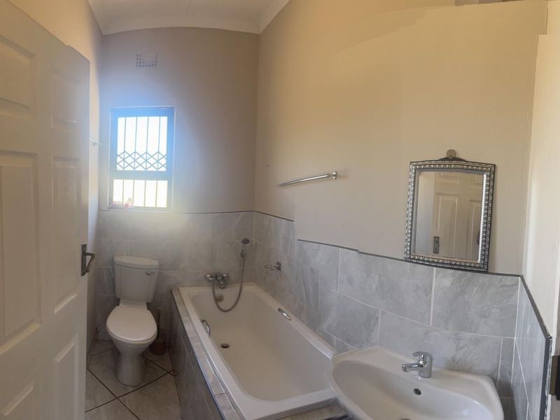 Property For Sale in Queenstown - Photo 8