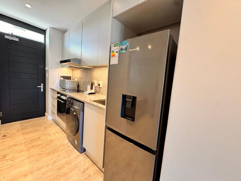 Modern one bedroom close to beach front - Photo 3