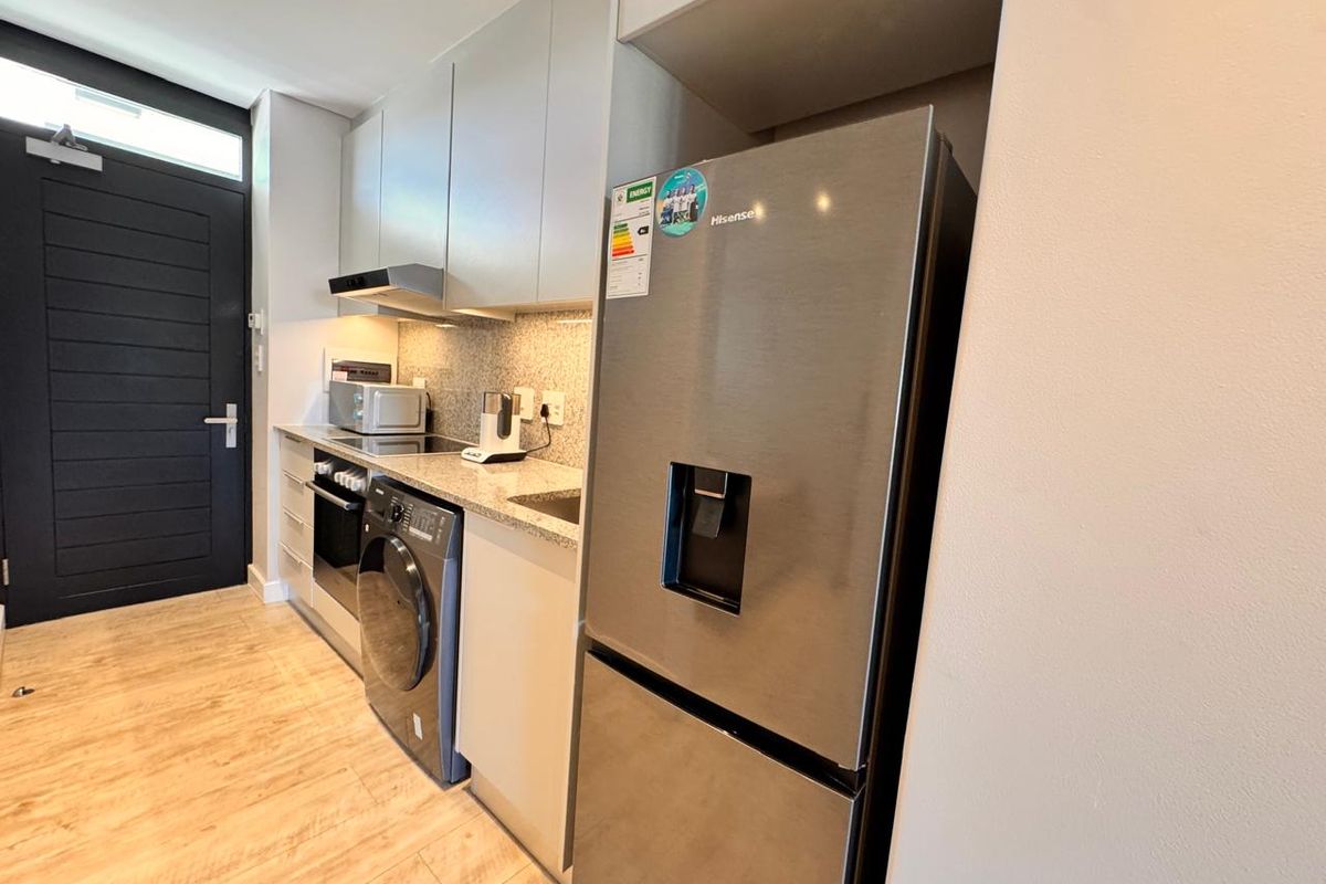 Modern one bedroom close to beach front - Photo 3
