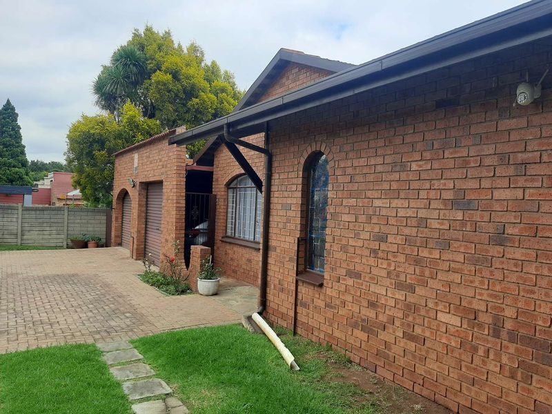 3 Bedroom House in Glen Vista for 1 999 000.00 - Photo 4