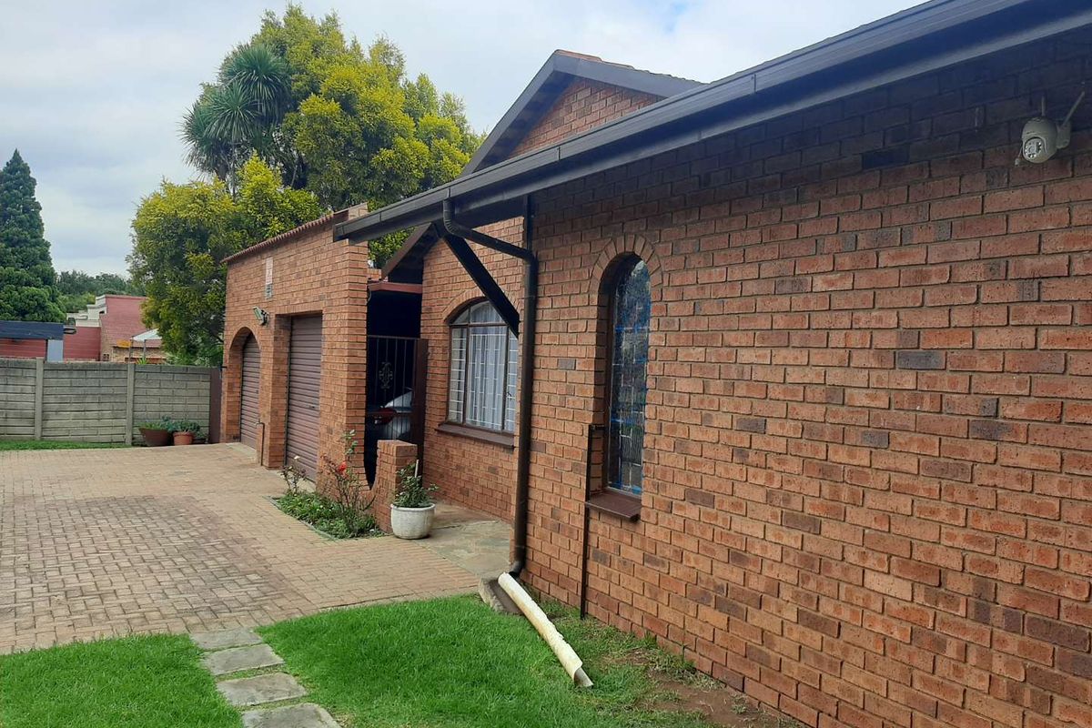 3 Bedroom House in Glen Vista for 1 999 000.00 - Photo 4