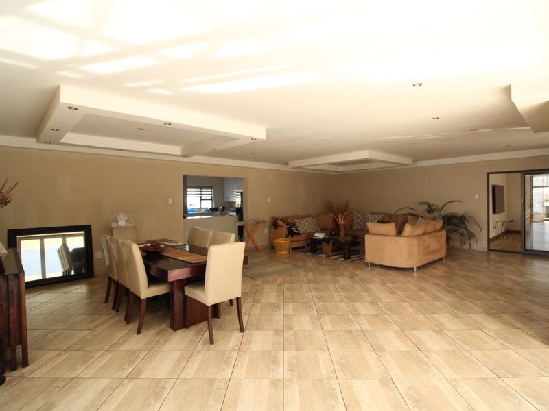 4 Bedroom - so much potential - Photo 6