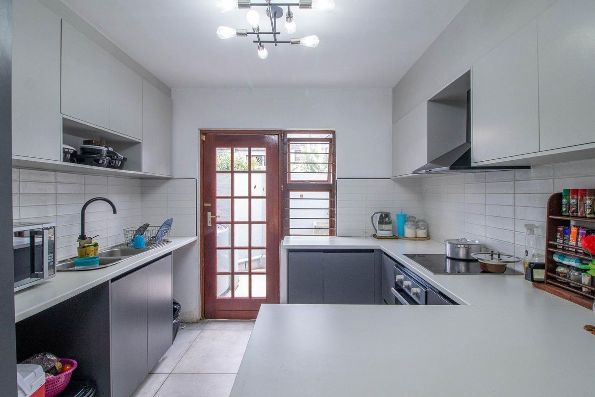 Beautiful Duplex townhouse in Lakefield Benoni - Photo 5