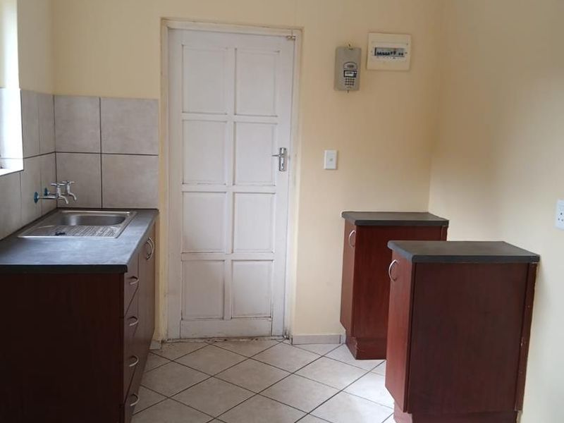Stunning Modern 2 Bedroom Property for Rent in Belladonna Estate, Blue Downs - Photo 5