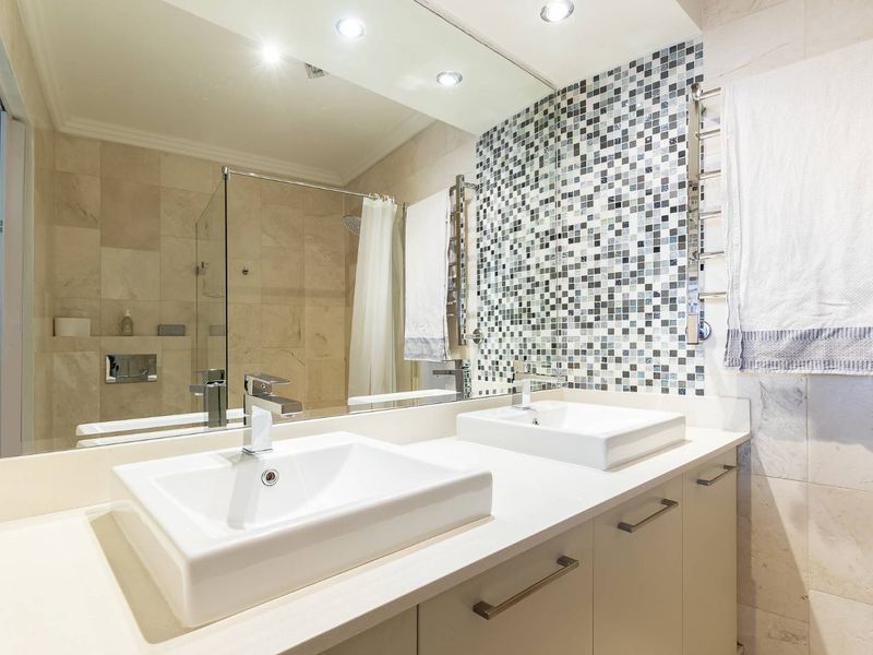 Stylish North facing lock-up & go - Photo 7