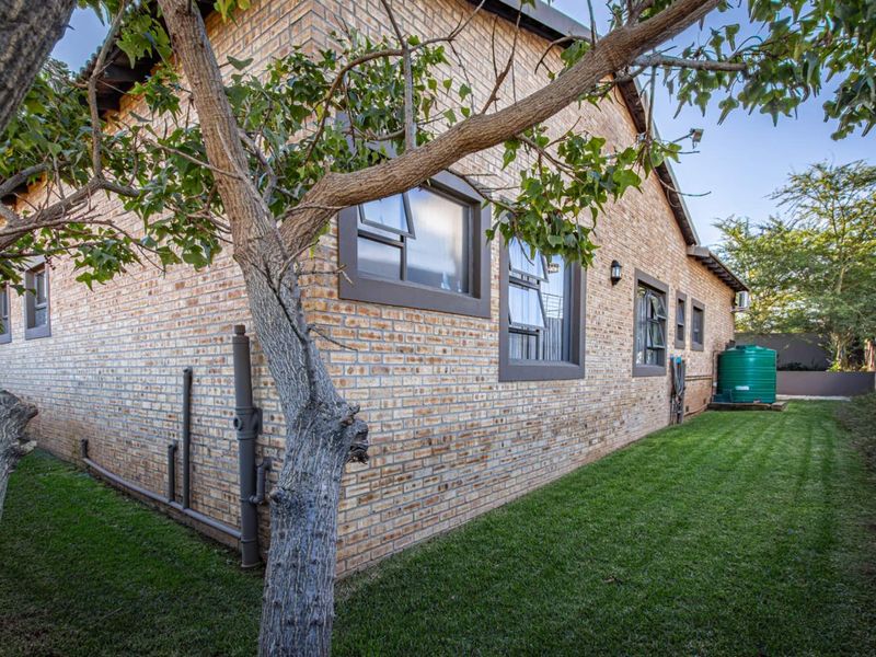 Estate Living - Photo 8