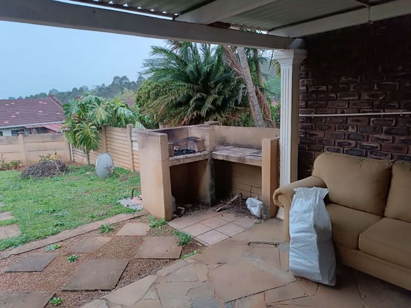 🌿 Secure 2-Bedroom Townhouse for Sale in Prestbury | Private Garden | Lock-Up-and-Go Living - Photo 10