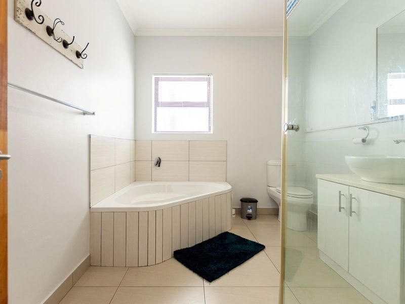 5 Bedroom House for sale in Calypso Beach Estate - Photo 10