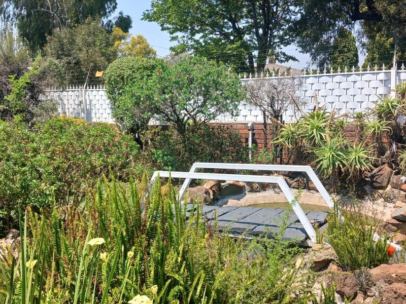 Property on a main road - Photo 5