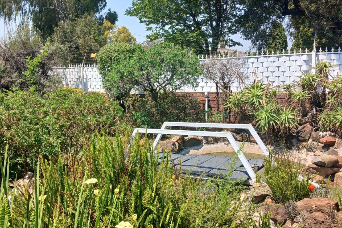 Property on a main road - Photo 5