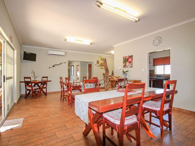 Otjiwarongo:  Immaculate 8 Bedroom Guesthouse for sale - Photo 8